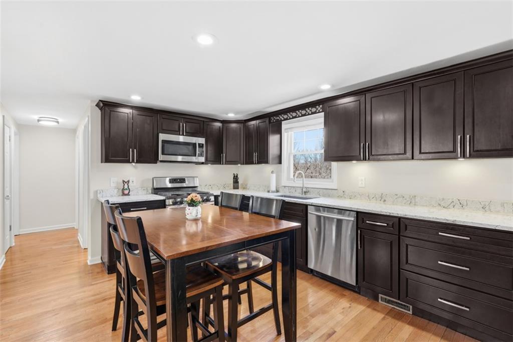 181 Foxwood Road Coraopolis, PA 15108 - Photo 11 of 48