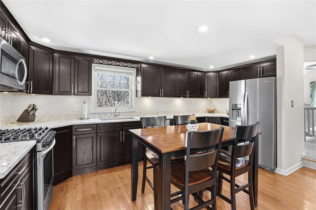 181 Foxwood Road Coraopolis, PA 15108 - Photo 12 of 48