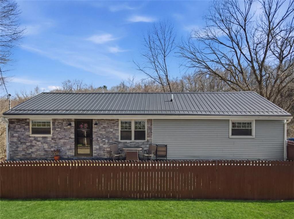 181 Foxwood Road Coraopolis, PA 15108 - Photo 2 of 48