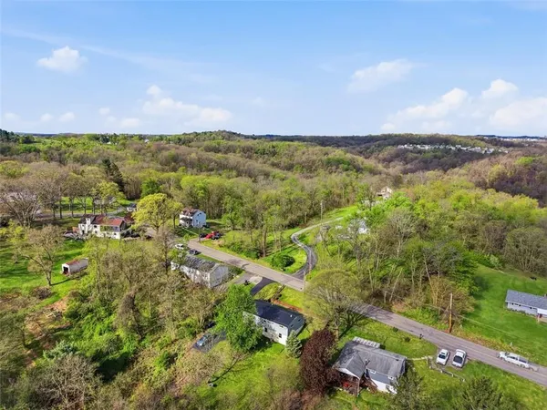 $300,000 | 181 Foxwood Road, Coraopolis, PA 15108