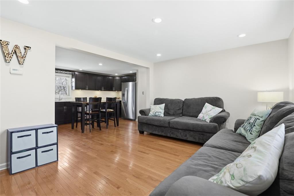 181 Foxwood Road Coraopolis, PA 15108 - Photo 5 of 48