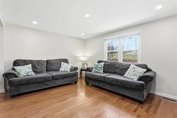 $300,000 | 181 Foxwood Road, Coraopolis, PA 15108