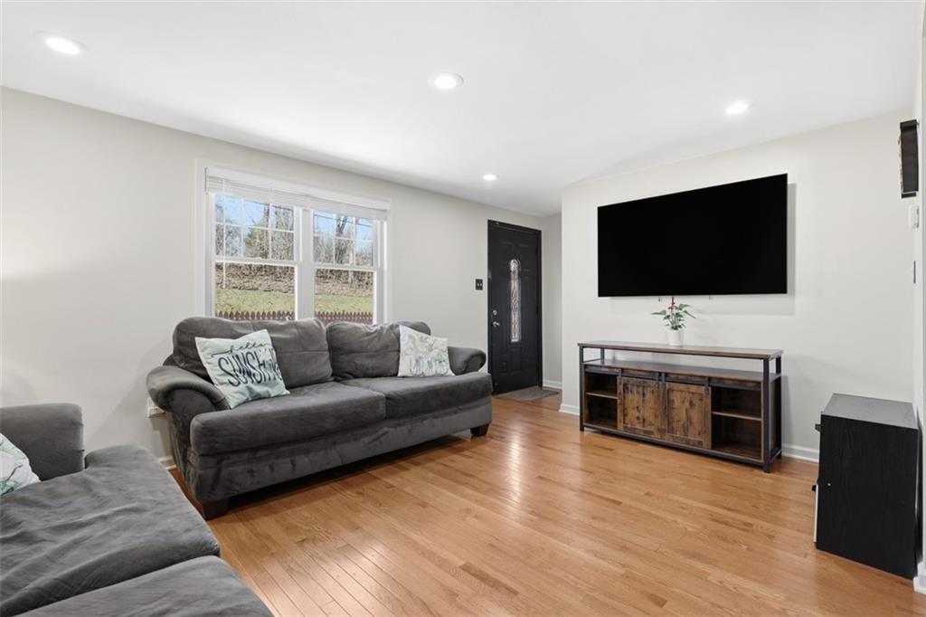 181 Foxwood Road Coraopolis, PA 15108 - Photo 8 of 48