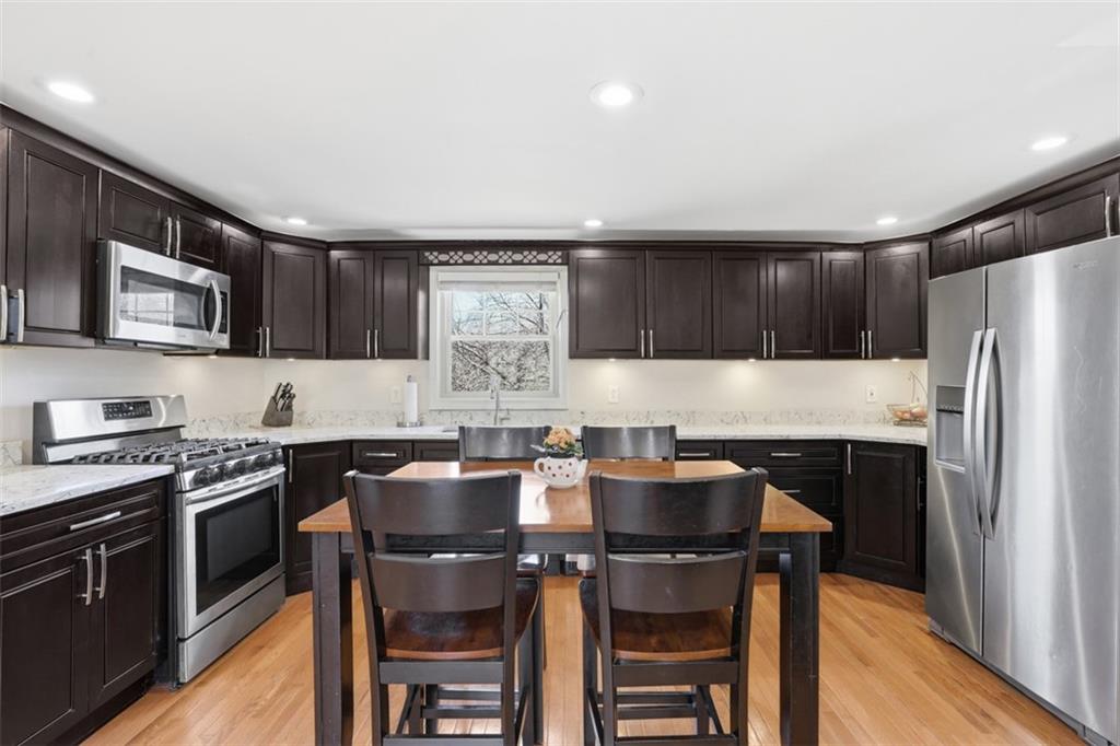 181 Foxwood Road Coraopolis, PA 15108 - Photo 9 of 48