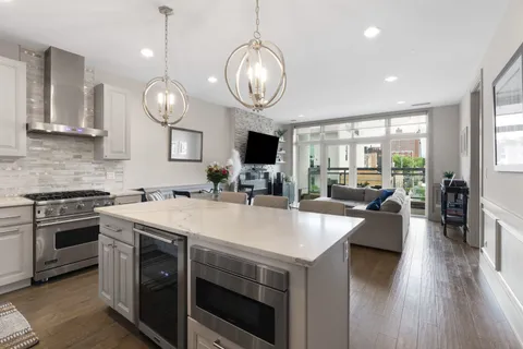 $799,000 | 1601 West Pearson Street, Unit 3S, Chicago, IL 60622