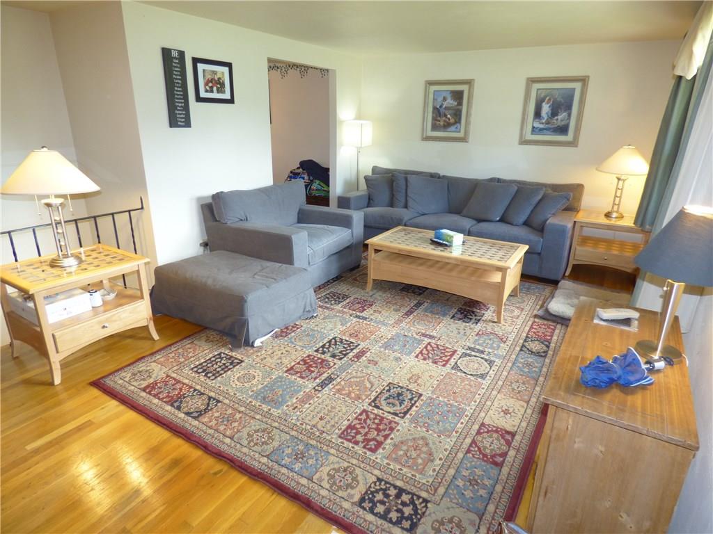 237 Perry Street Pittsburgh, PA 15239 - Photo 2 of 25 Living Room