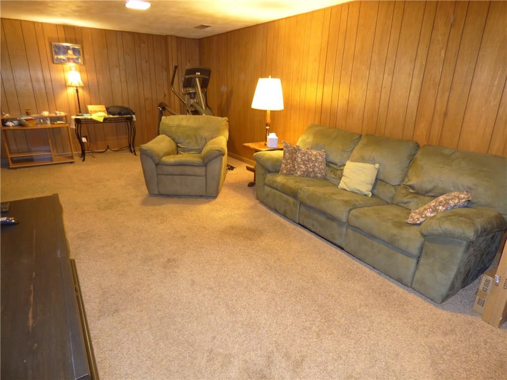 237 Perry Street Pittsburgh, PA 15239 - Photo 20 of 25 Family Room