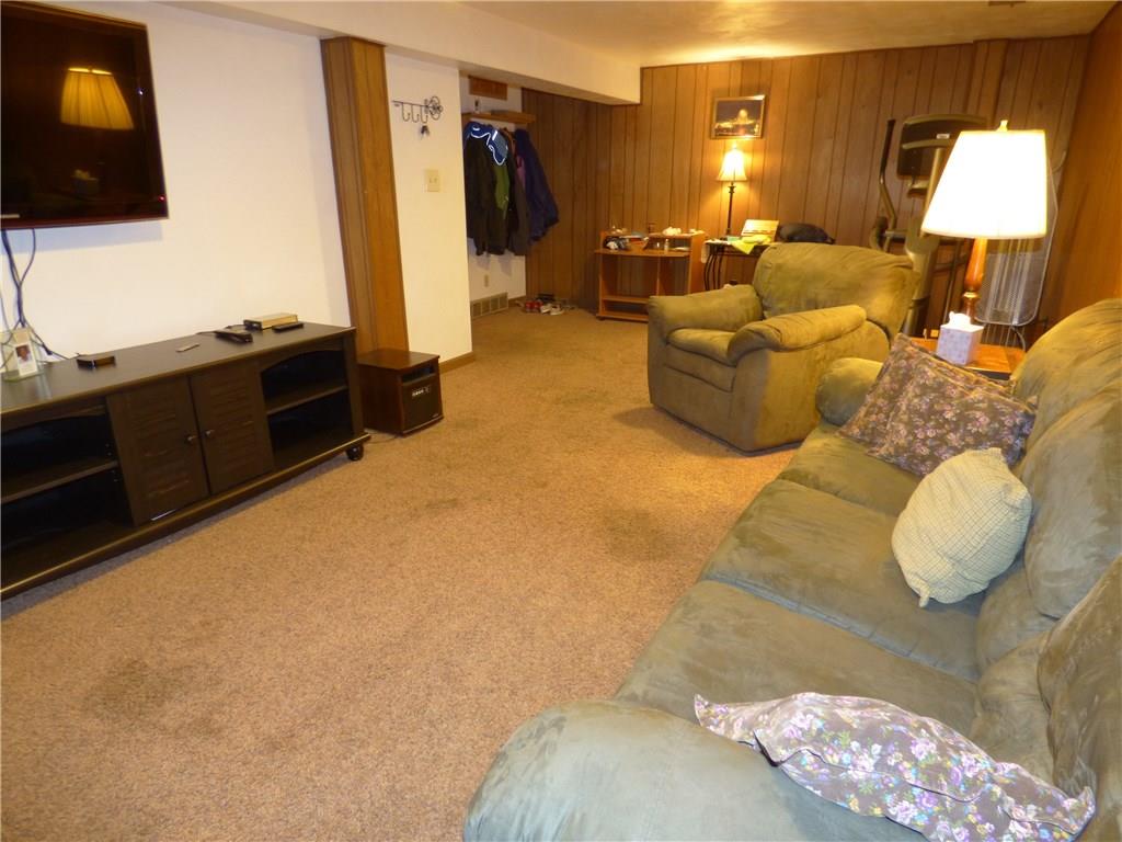 237 Perry Street Pittsburgh, PA 15239 - Photo 21 of 25 Family Room