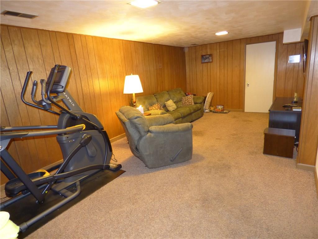 237 Perry Street Pittsburgh, PA 15239 - Photo 22 of 25 Family Room