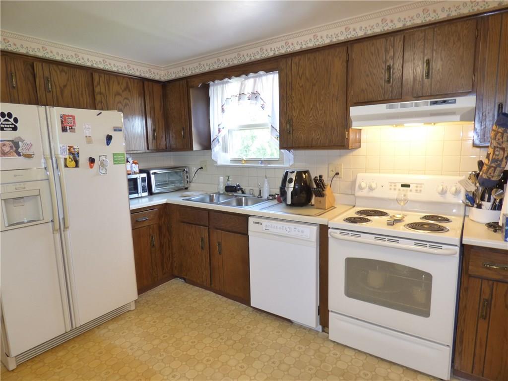 237 Perry Street Pittsburgh, PA 15239 - Photo 8 of 25 Kitchen