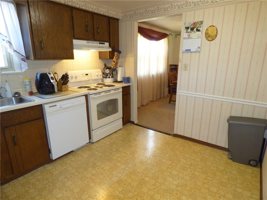 237 Perry Street Pittsburgh, PA 15239 - Photo 9 of 25 Kitchen