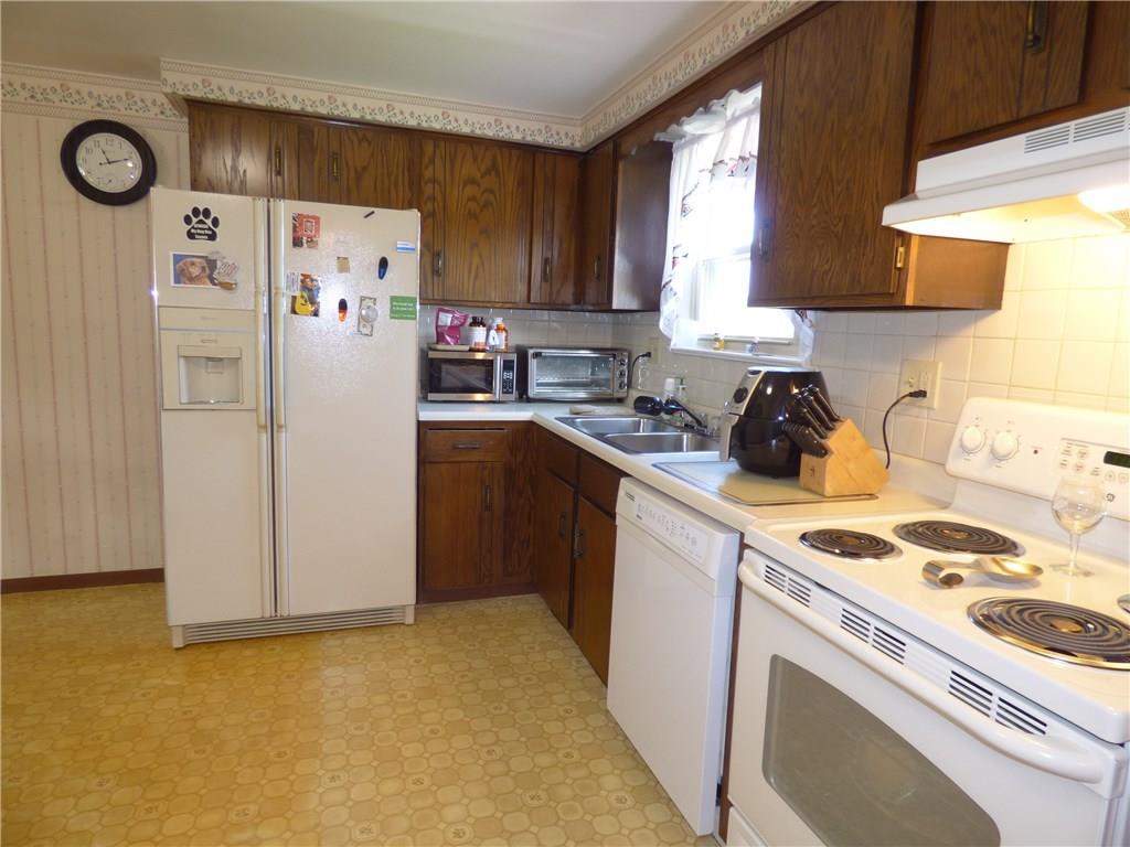 237 Perry Street Pittsburgh, PA 15239 - Photo 10 of 25 Kitchen