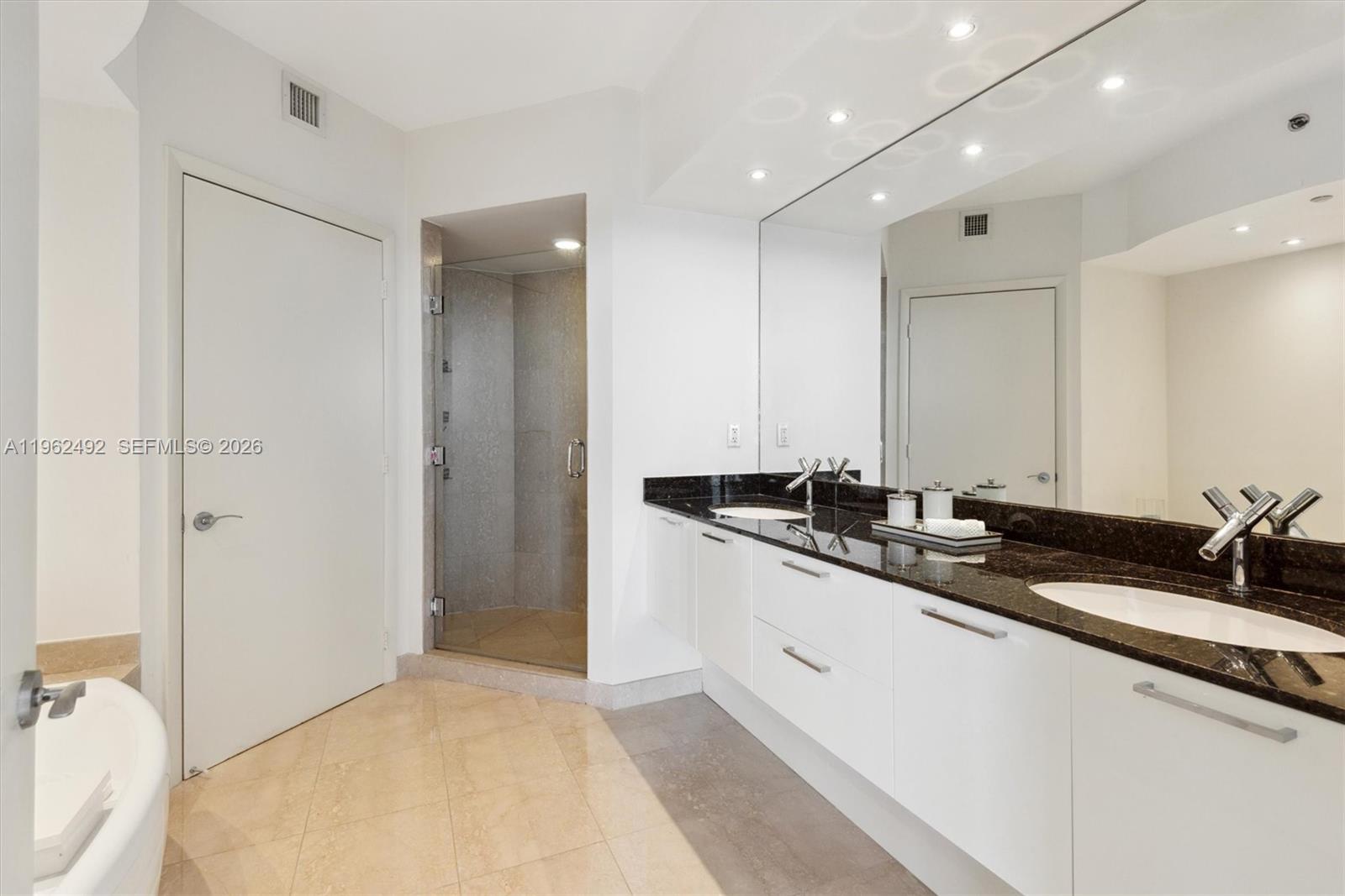 400 Alton Road, Unit 1910 Miami Beach, FL 33139 - Photo 11 of 20