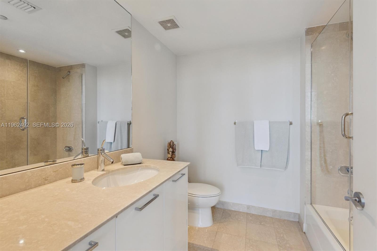 400 Alton Road, Unit 1910 Miami Beach, FL 33139 - Photo 13 of 20