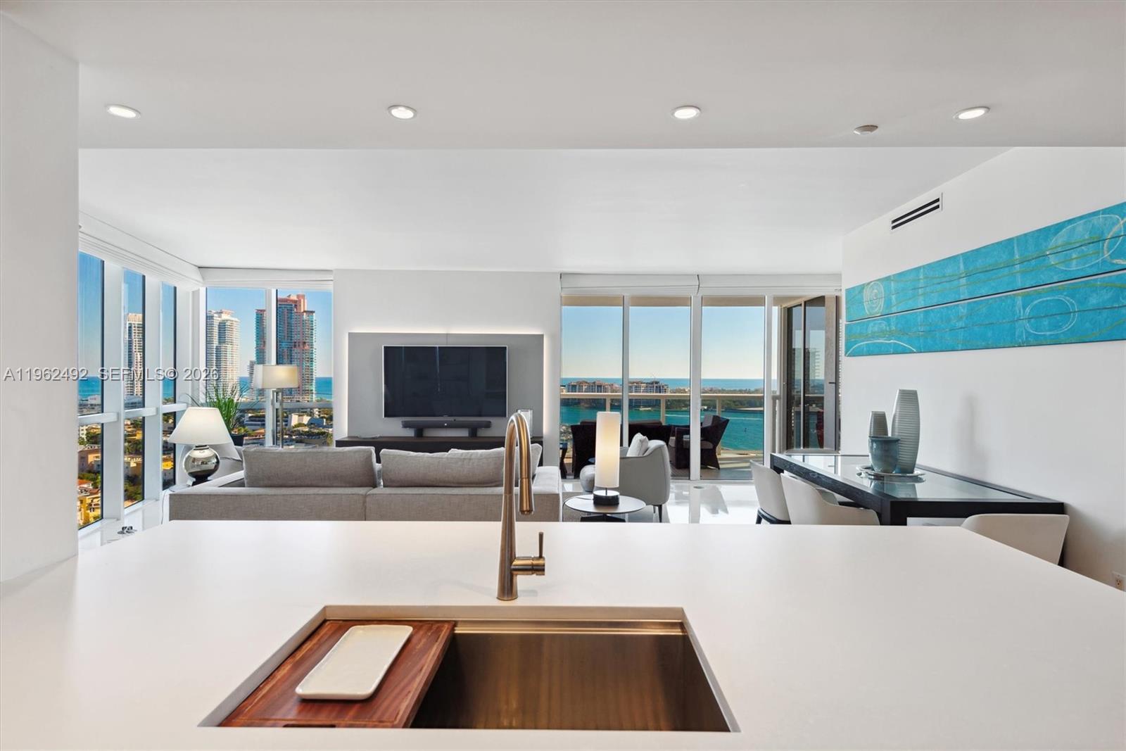 400 Alton Road, Unit 1910 Miami Beach, FL 33139 - Photo 6 of 20