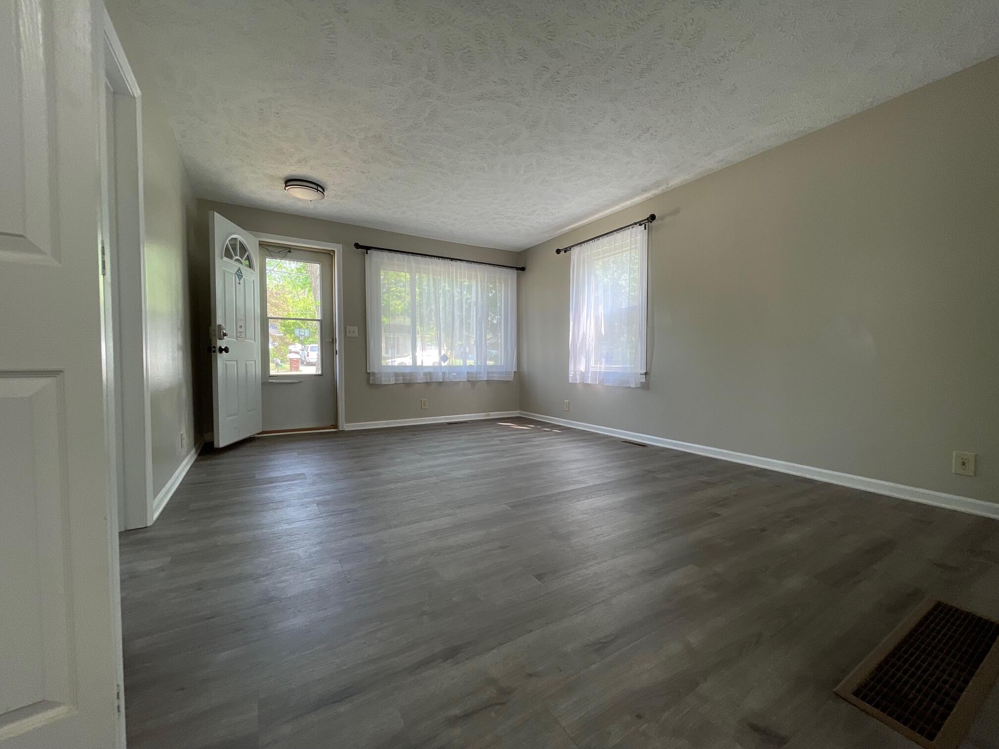 5138 Hughes Road Lansing, MI 48911 - Photo 10 of 32 70613172856__17BC664A-85EA-4FC1-A23B-03B