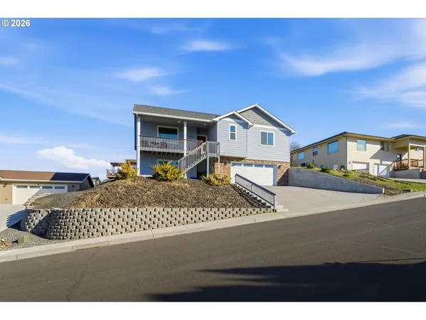 $509,000 | 1704 Oakwood Drive, The Dalles, OR 97058