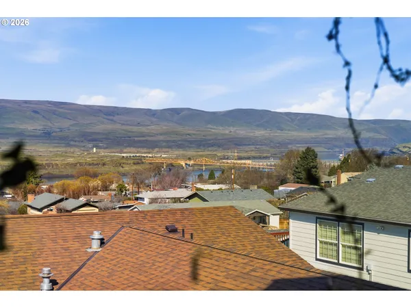 $509,000 | 1704 Oakwood Drive, The Dalles, OR 97058