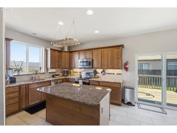 $509,000 | 1704 Oakwood Drive, The Dalles, OR 97058