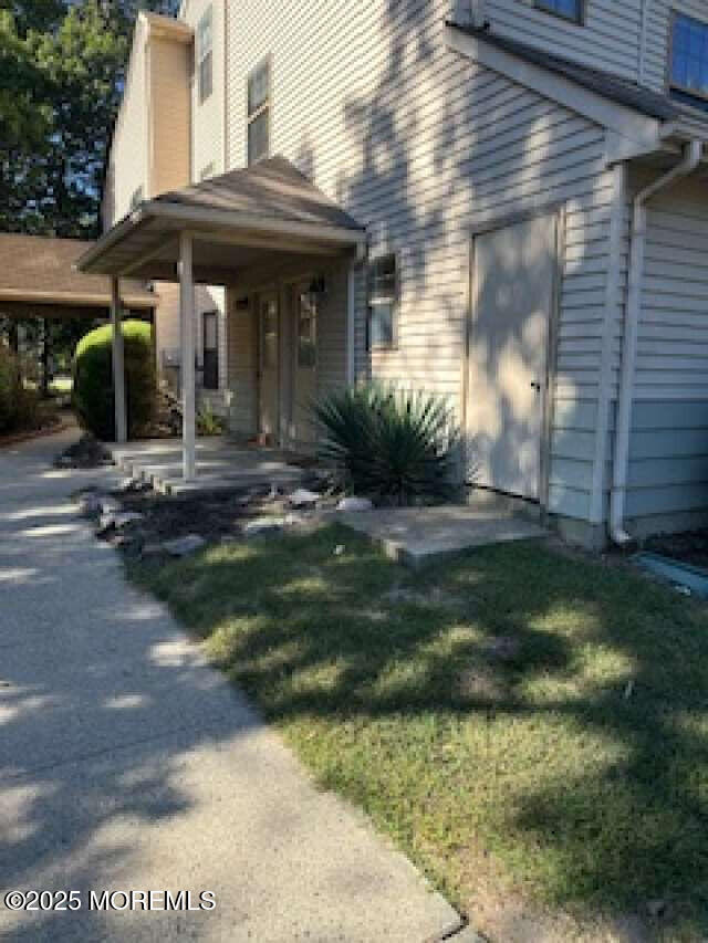 a view of a house with backyard and porch
