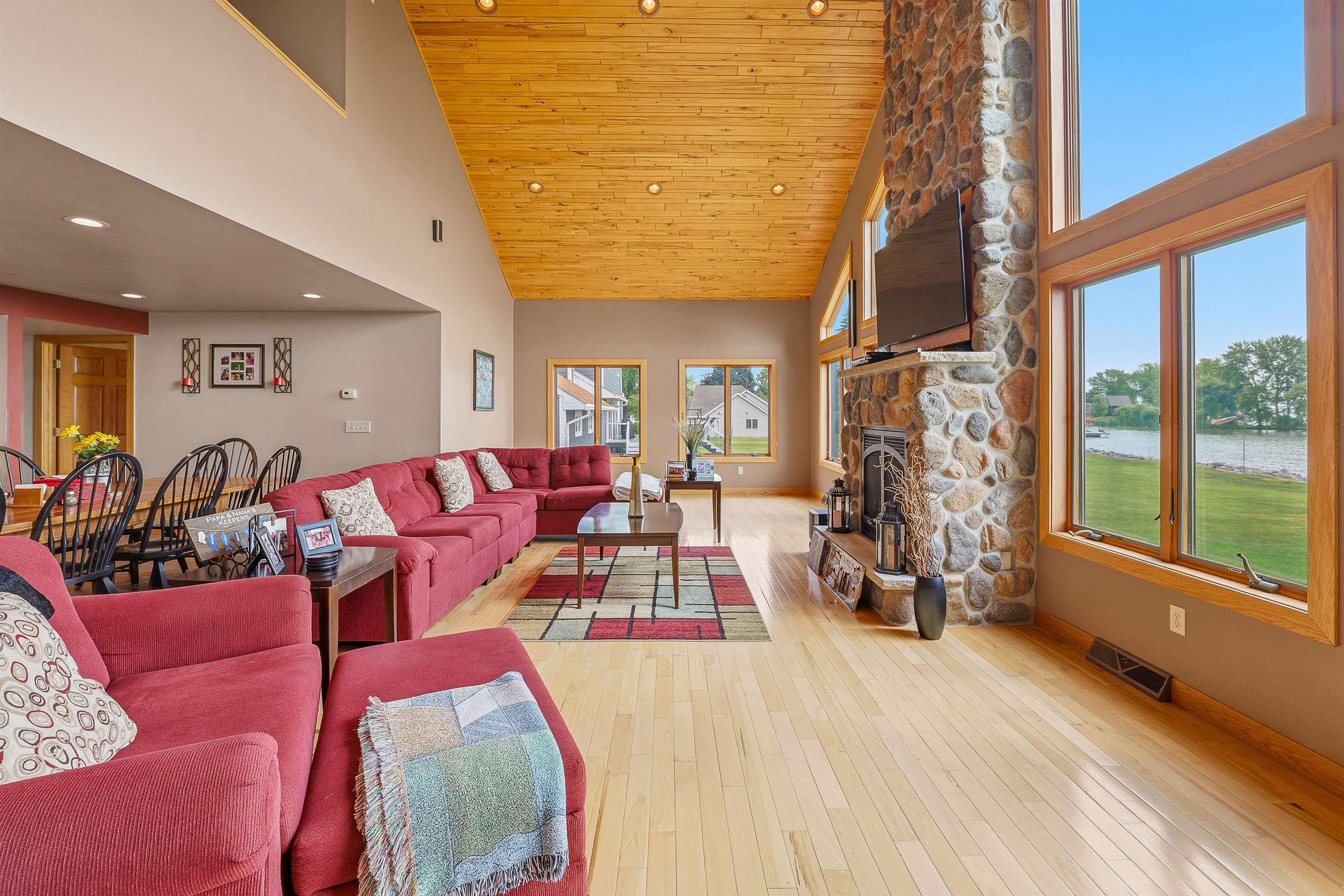 6322 Black Wolf Point Road Oshkosh, WI 54902 - Photo 5 of 46