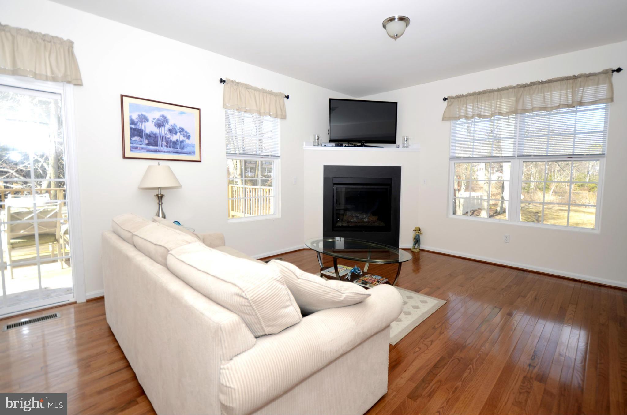 1511 Lee Way Edgewater, MD 21037 - Photo 6 of 30 Living Room