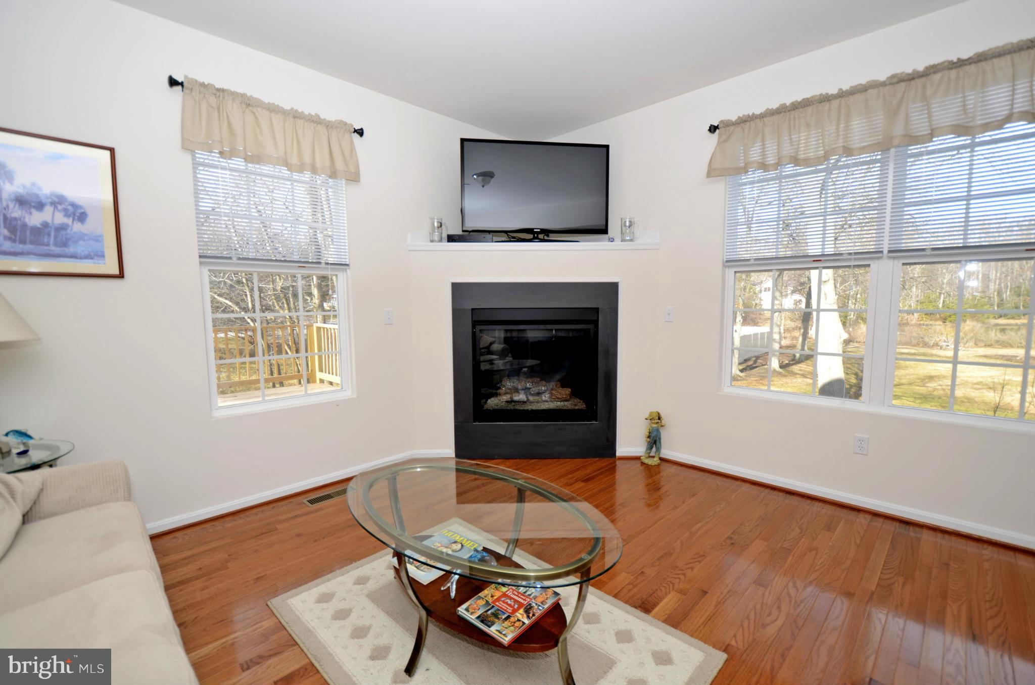 1511 Lee Way Edgewater, MD 21037 - Photo 7 of 30 Living Room