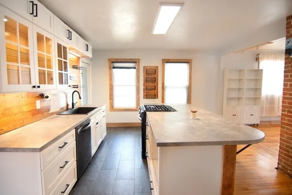 $629,000 | 12 Cohasse Street, Southbridge, MA 01550