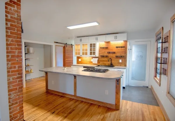 $629,000 | 12 Cohasse Street, Southbridge, MA 01550
