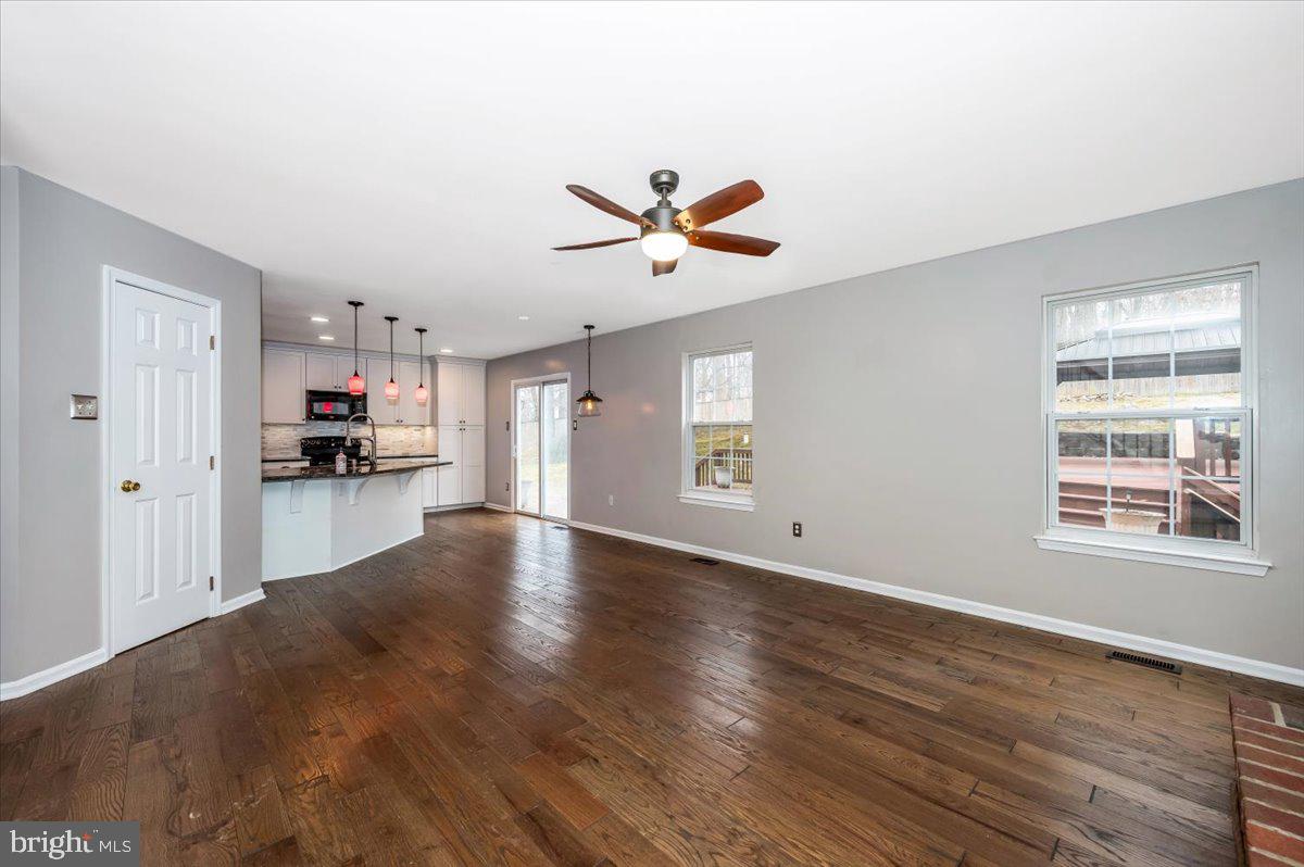 7740 Talbot Run Road Mount Airy, MD 21771 - Photo 16 of 78 Living Room