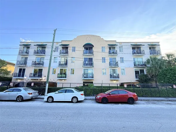 $2,000 | 400 Southwest 2nd Street, Unit 201, Miami, FL 33130