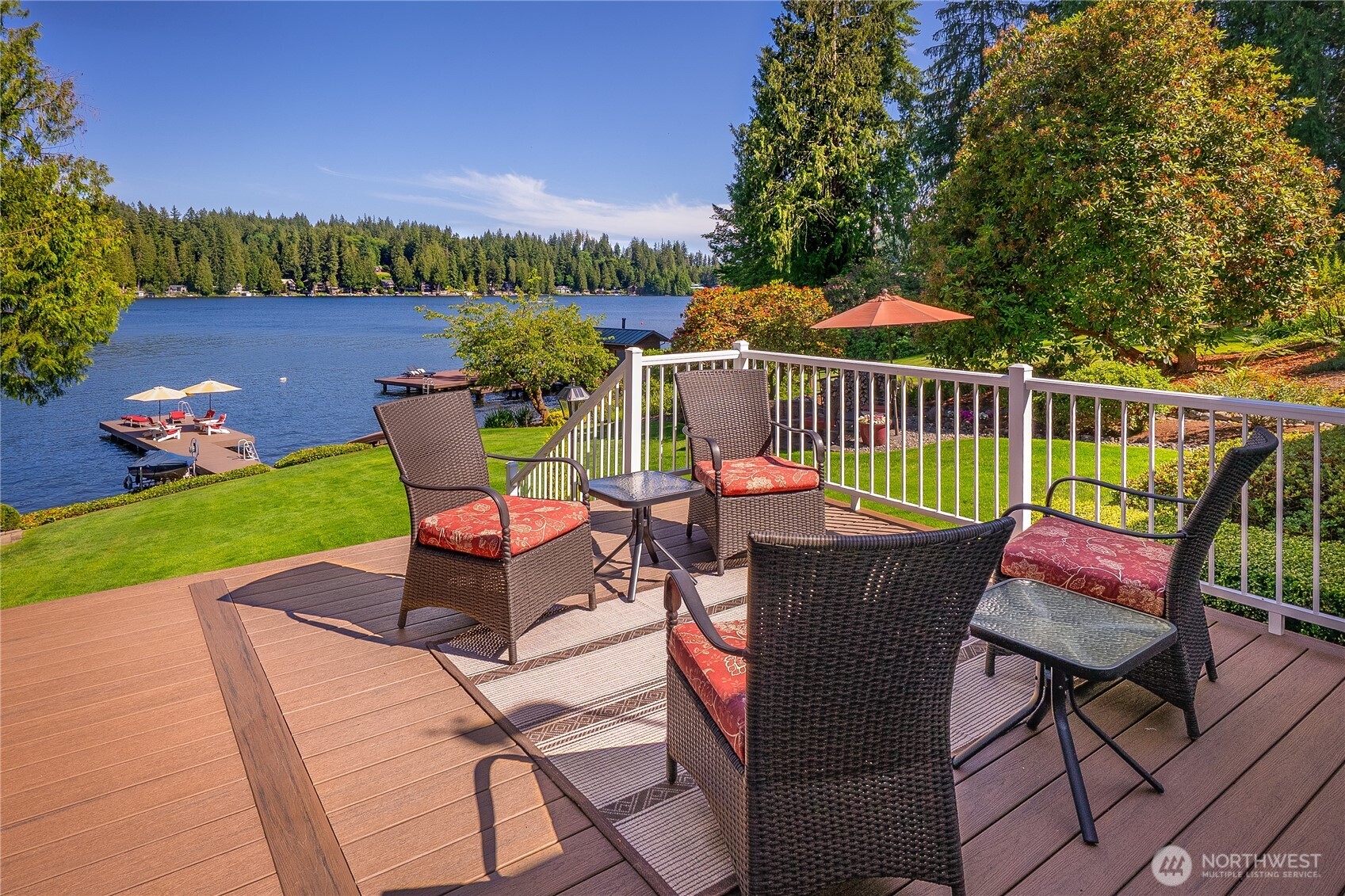 29 Northwest Lake Roesiger Road Snohomish, WA 98290 - Photo 20 of 38 a view of a chairs and table in the patio