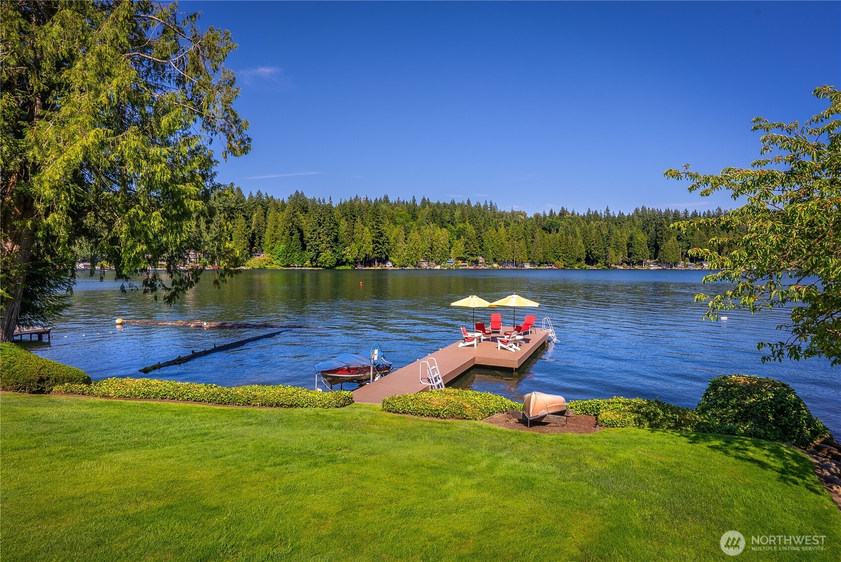 29 Northwest Lake Roesiger Road Snohomish, WA 98290 - Photo 22 of 38 a view of a lake with a garden