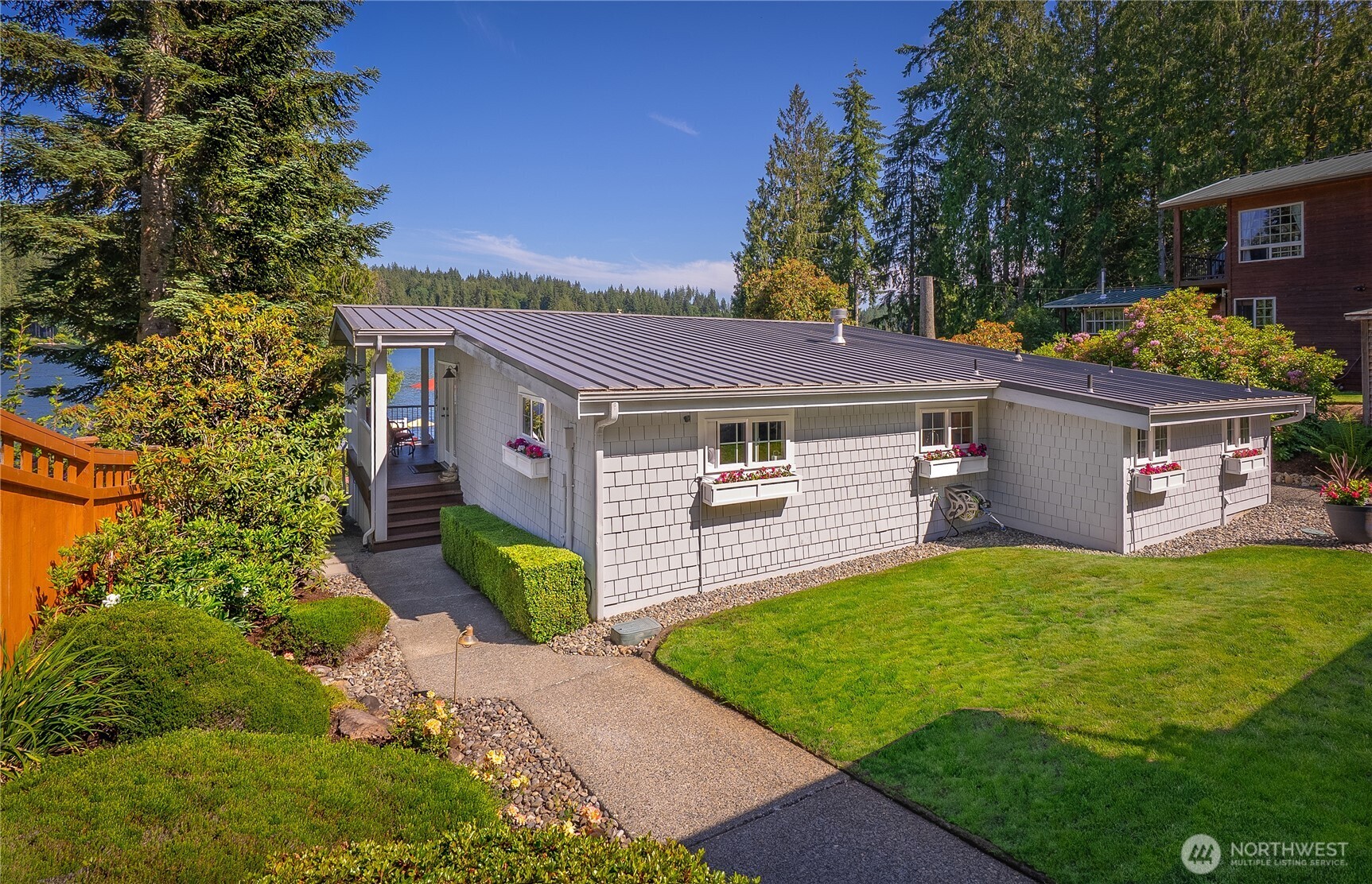 29 Northwest Lake Roesiger Road Snohomish, WA 98290 - Photo 30 of 38 a front view of a house with a garden and trees
