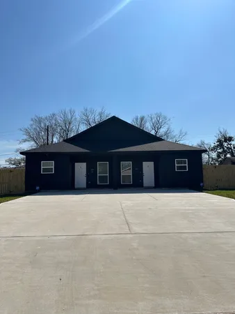 $2,000 | 5774 Heron Drive, Unit B, Houston, TX 77033