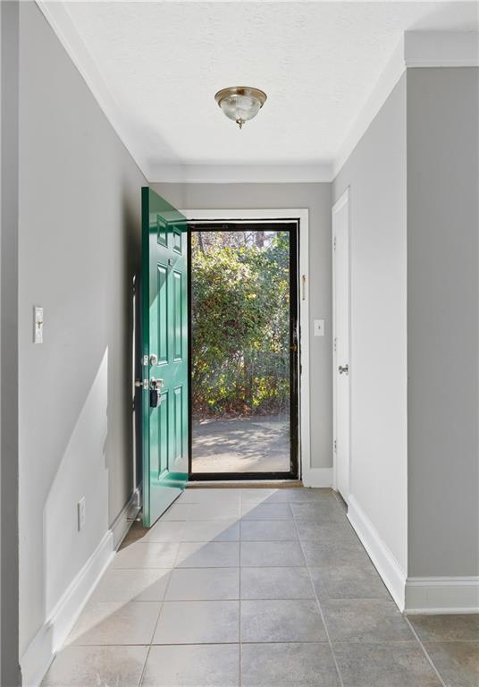 601 Wynnes Ridge Circle Southeast Marietta, GA 30067 - Photo 3 of 28 a view of entryway with window