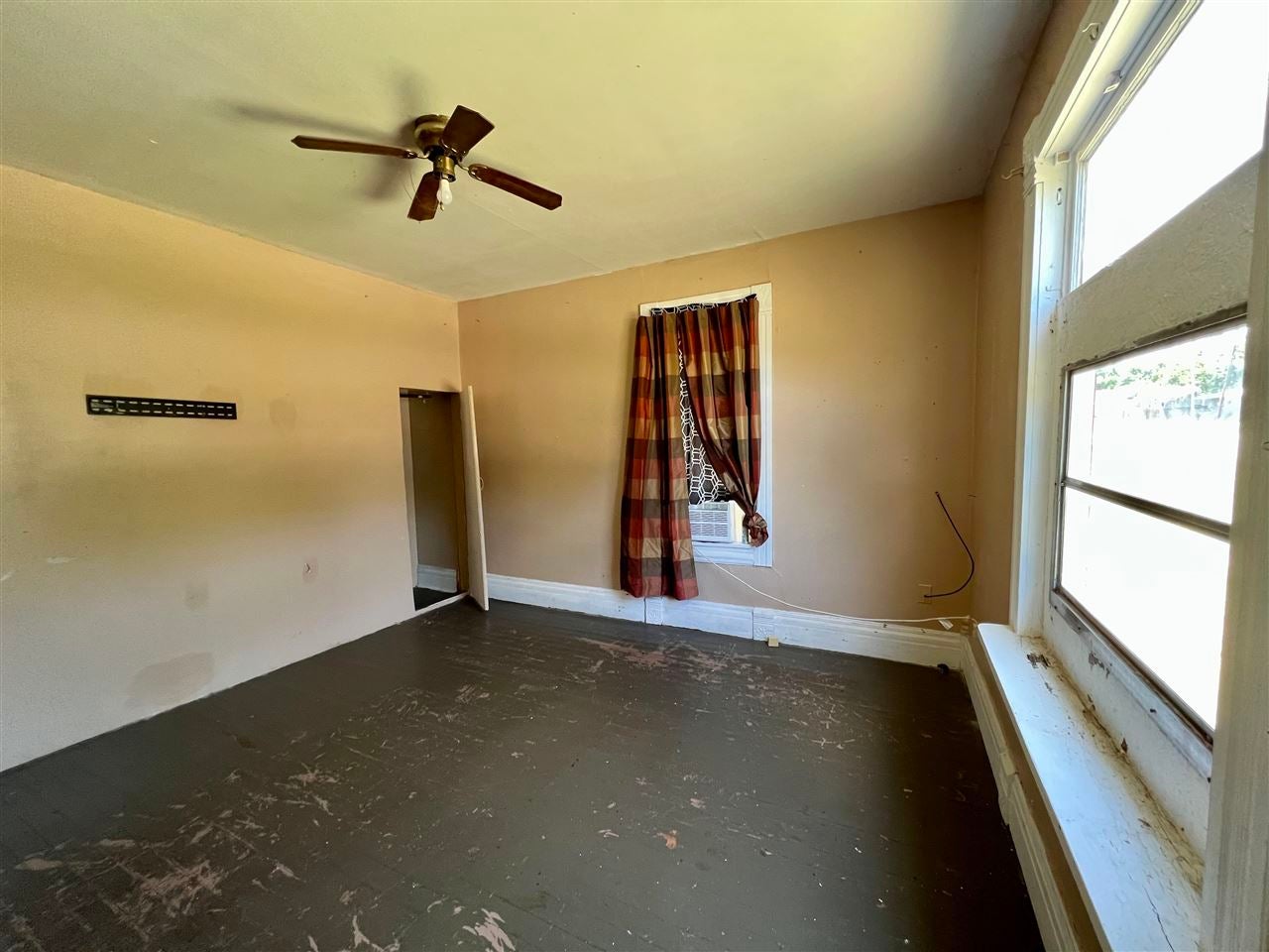 1016 Grove Street Perry, OK 73077 - Photo 5 of 9 Gallery Image 5
