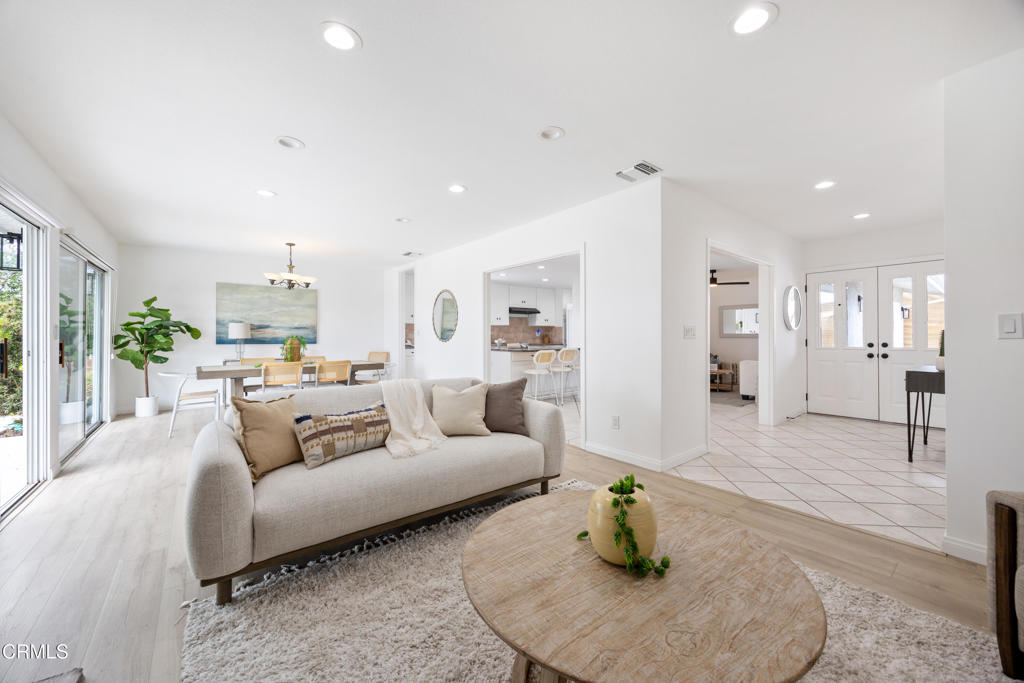 7015 Charrick Place Tujunga, CA 91042 - Photo 5 of 41 7015 Charrick-5