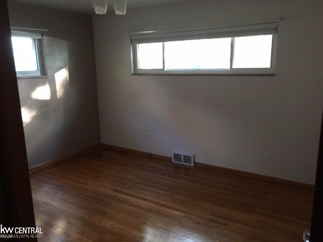 2002 Vernier Road Grosse Pointe Woods, MI 48236 - Photo 5 of 16