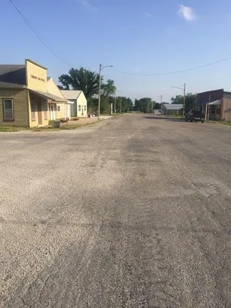 $24,000 | 315 North Commercial Street, Kincaid, KS 66039