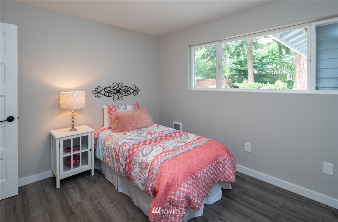 13839-13841 Southeast Allen Rd. Bellevue, WA 98006 - Photo 17 of 25 a bedroom with a bed and a window