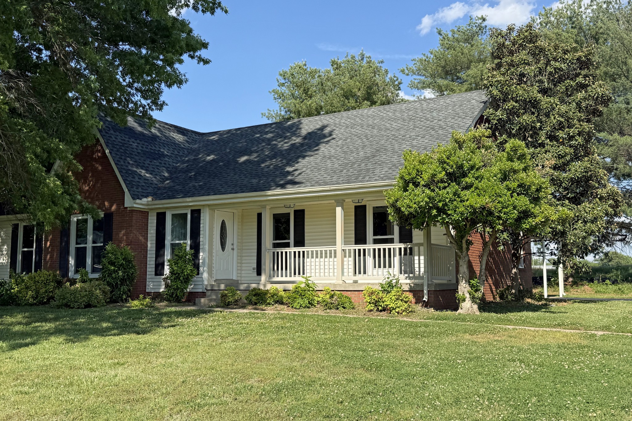 206 Stephens Hill Road Franklin, KY 42134 - Photo 15 of 21 a front view of house with a garden