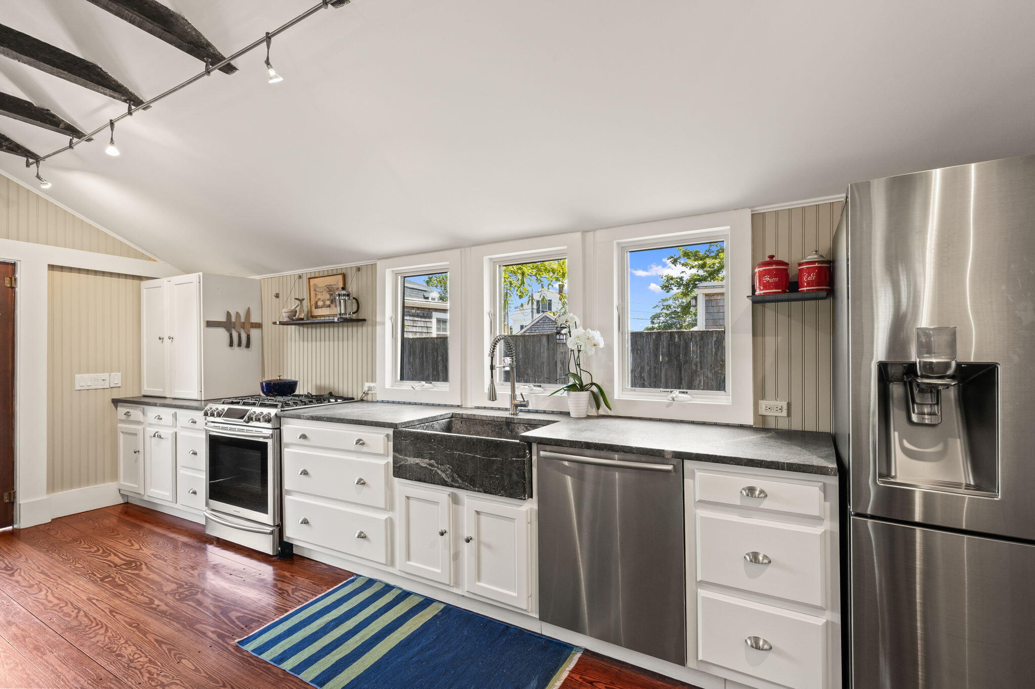 342 B Commercial Street Provincetown, MA 02657 - Photo 12 of 42 70-web-or-mls-342-commercial-st-b (1)