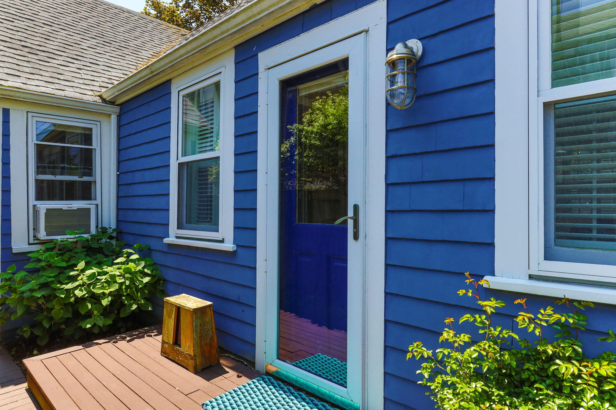 342 B Commercial Street Provincetown, MA 02657 - Photo 3 of 42 89-web-or-mls-342-commercial-st-b (1)