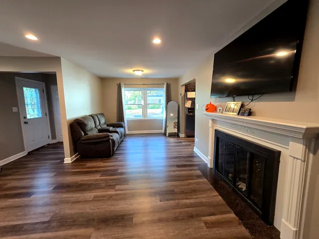 $294,900 | 3898 Montgomery Drive, Crete, IL 60417