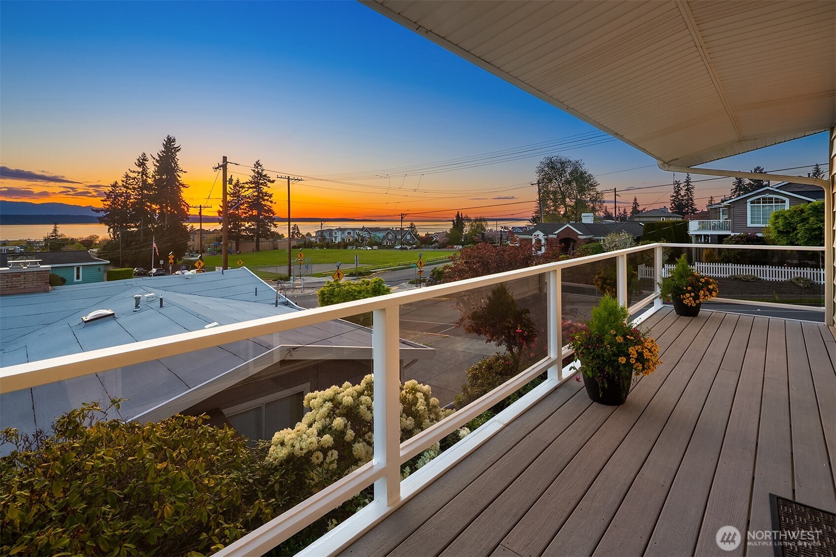 814 Dayton Street Edmonds, WA 98020 - Photo 11 of 36 a view of balcony with furniture