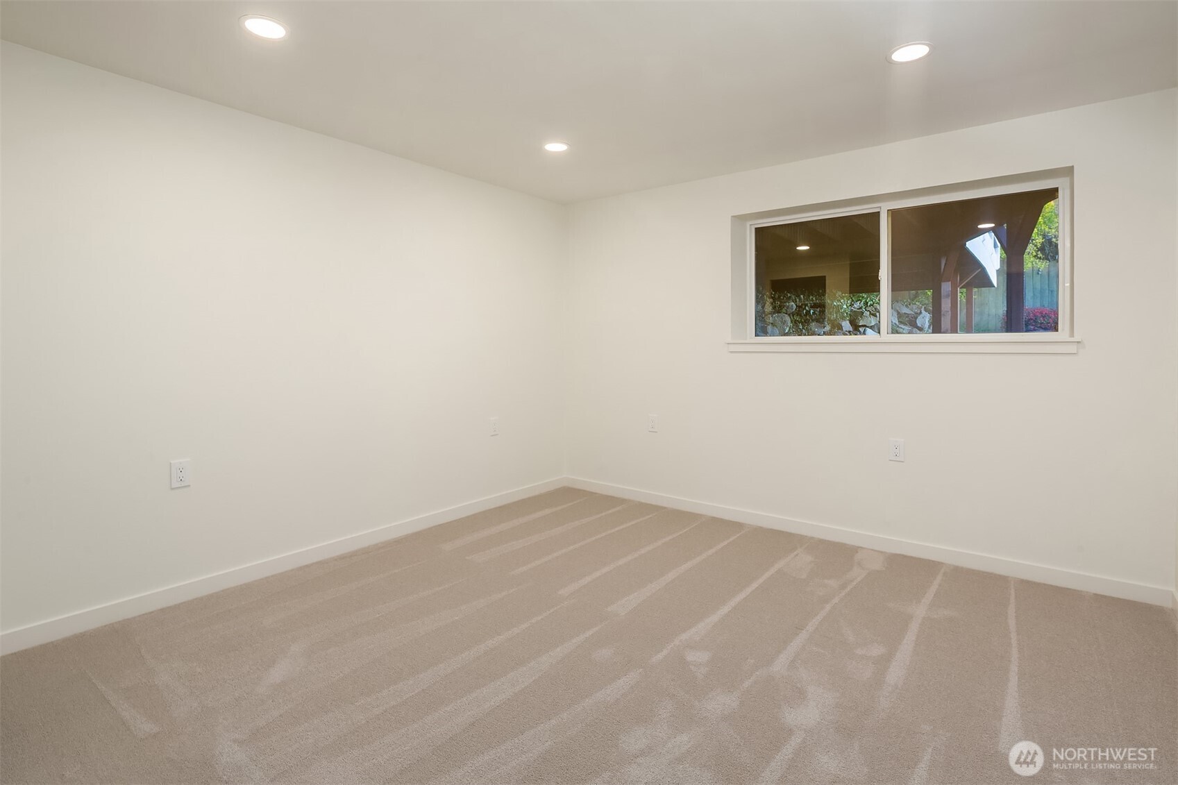 814 Dayton Street Edmonds, WA 98020 - Photo 28 of 36 an empty room with a window