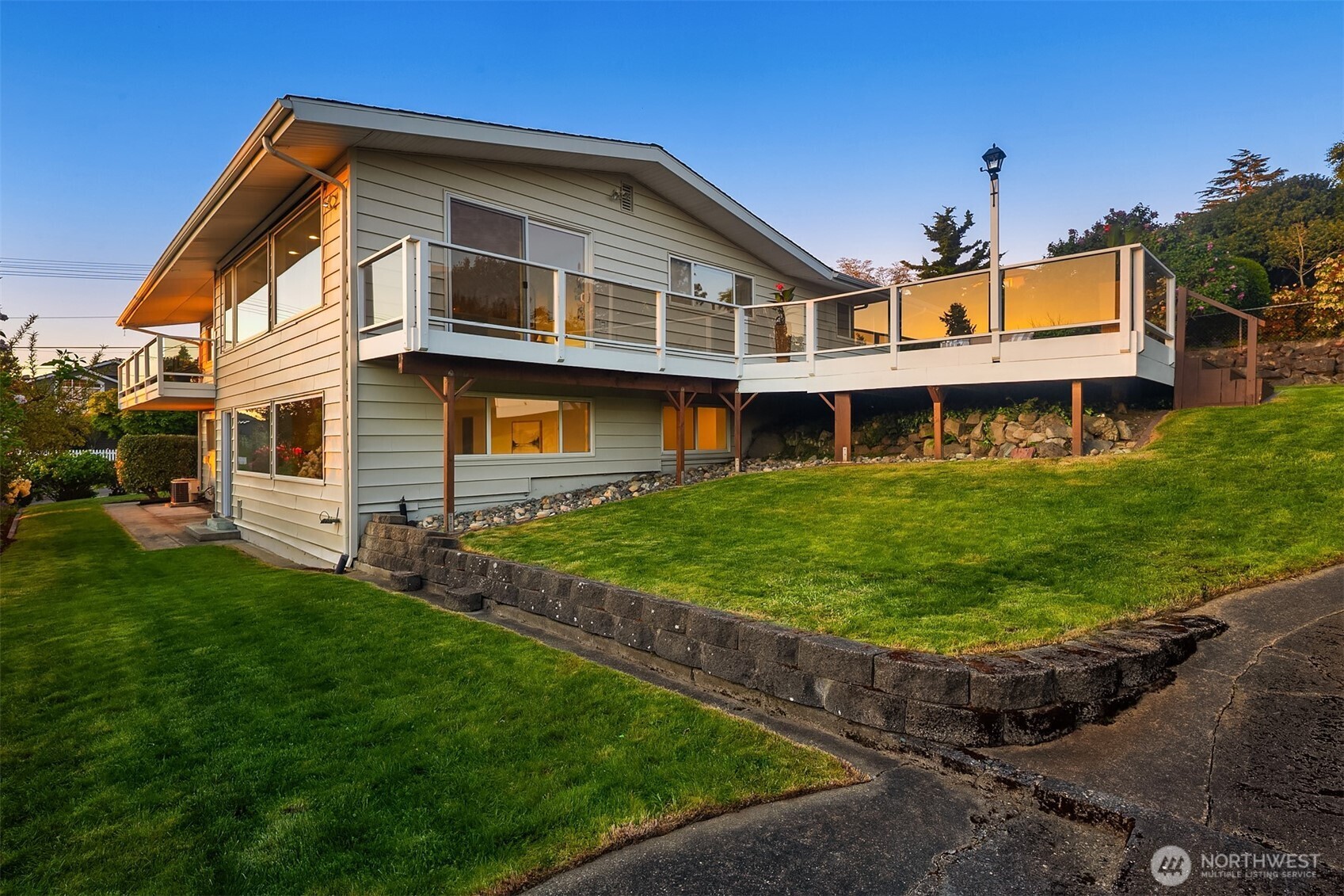814 Dayton Street Edmonds, WA 98020 - Photo 31 of 36 a front view of a house with a yard