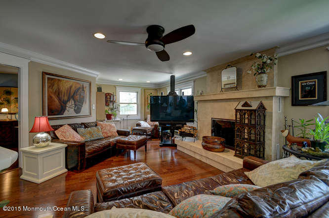 27 Maple Stream Road East Windsor, NJ 08520 - Photo 13 of 32 27 Maple Stream Rd East-small-013-Family