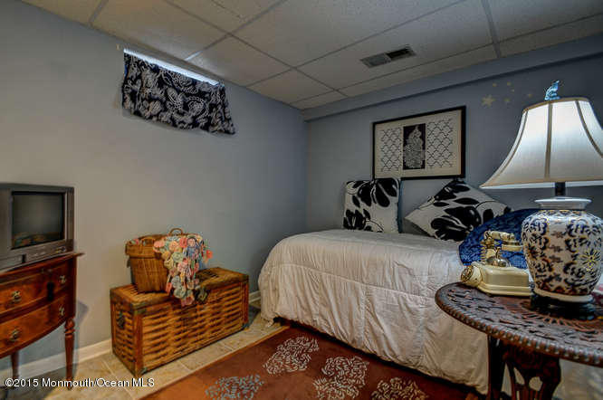 27 Maple Stream Road East Windsor, NJ 08520 - Photo 23 of 32 27 Maple Stream Rd East-small-023-Bedroo